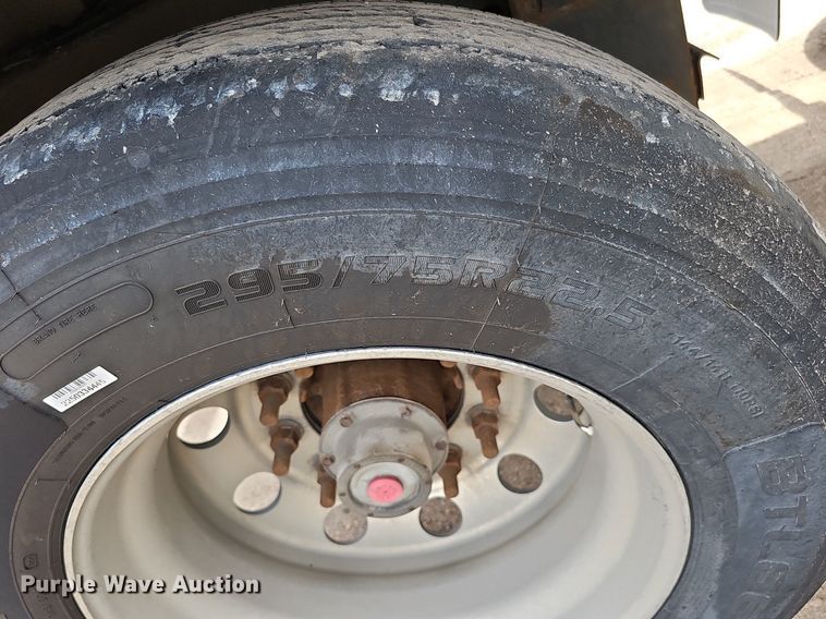 image for item DQ8692 2017 Timpte Super Hopper grain trailer