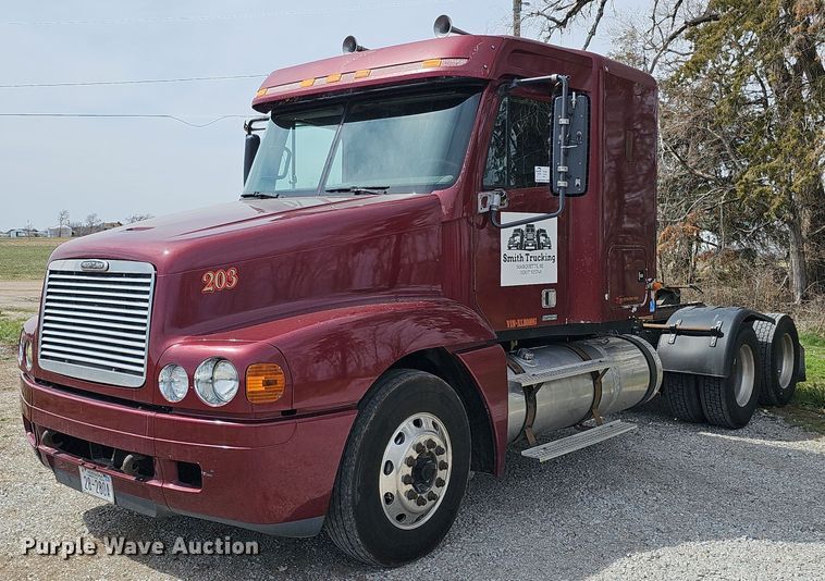 image for item DQ8693 1999 Freightliner Century Class semi truck