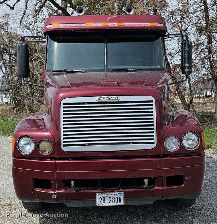 image for item DQ8693 1999 Freightliner Century Class semi truck
