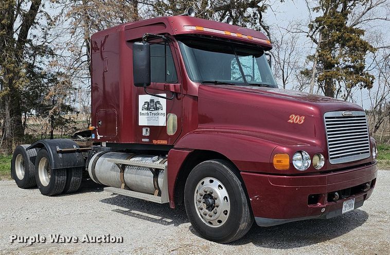 image for item DQ8693 1999 Freightliner Century Class semi truck