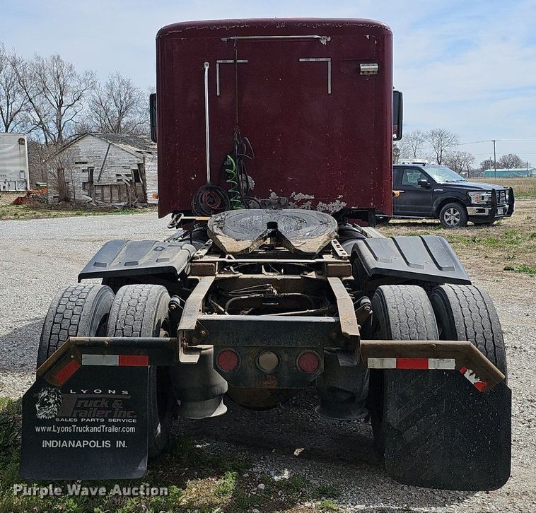 image for item DQ8693 1999 Freightliner Century Class semi truck