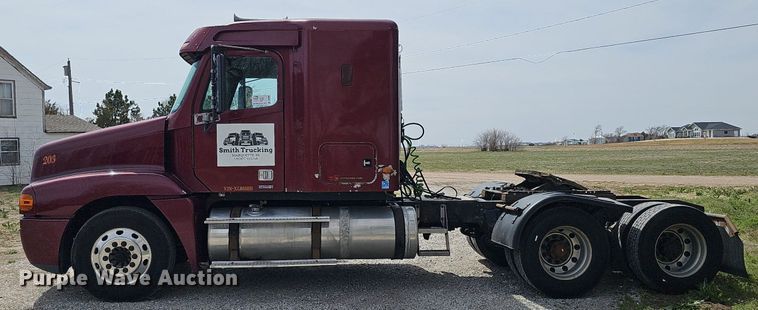 image for item DQ8693 1999 Freightliner Century Class semi truck