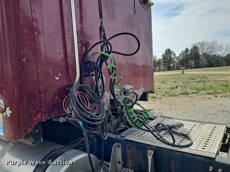 image for item DQ8693 1999 Freightliner Century Class semi truck