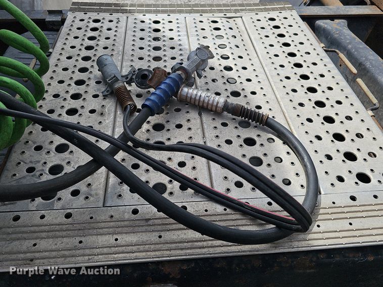 image for item DQ8693 1999 Freightliner Century Class semi truck