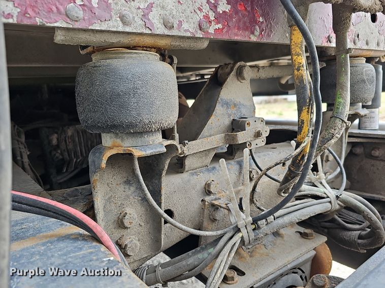 image for item DQ8693 1999 Freightliner Century Class semi truck