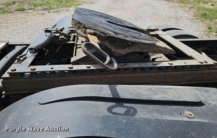 image for item DQ8693 1999 Freightliner Century Class semi truck