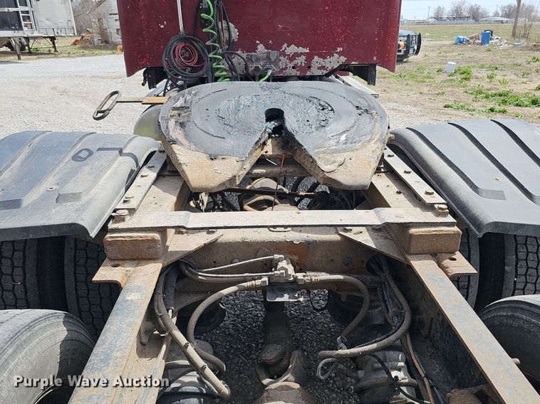 image for item DQ8693 1999 Freightliner Century Class semi truck