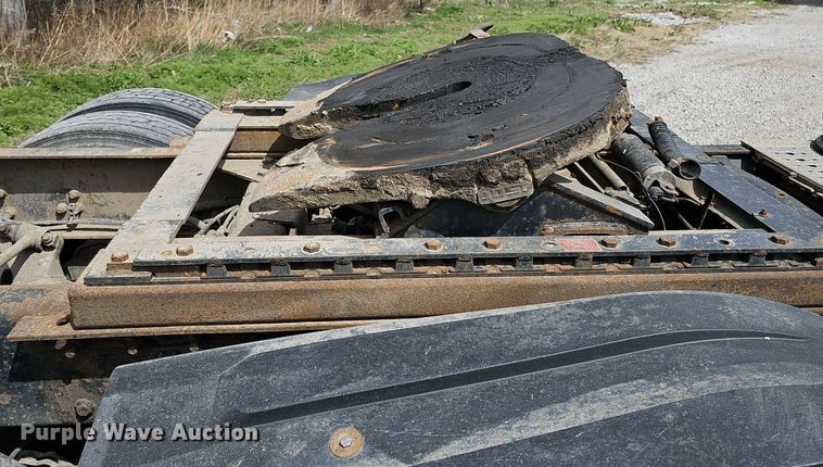 image for item DQ8693 1999 Freightliner Century Class semi truck