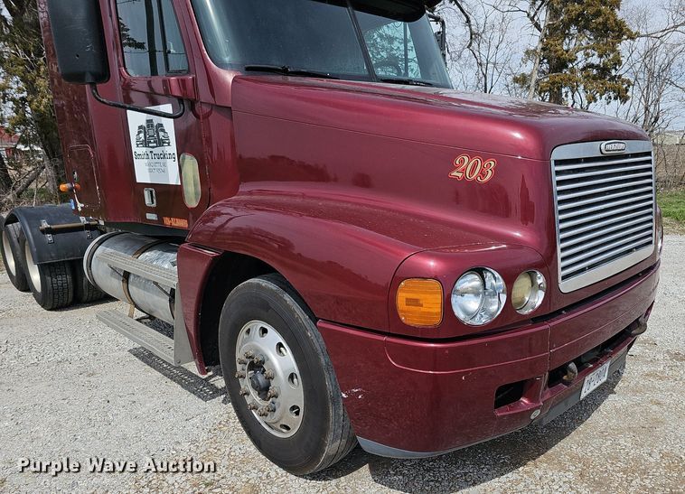 image for item DQ8693 1999 Freightliner Century Class semi truck