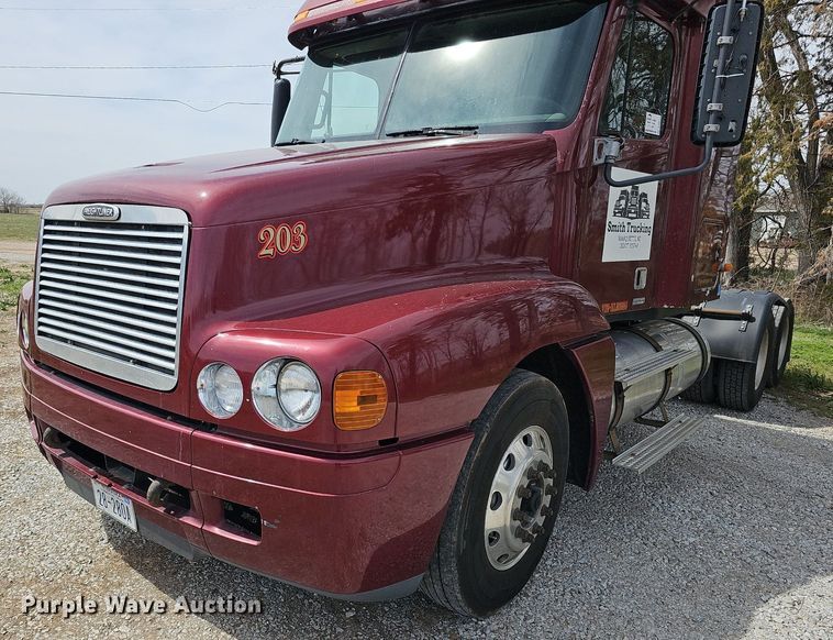 image for item DQ8693 1999 Freightliner Century Class semi truck