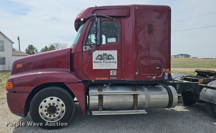 image for item DQ8693 1999 Freightliner Century Class semi truck