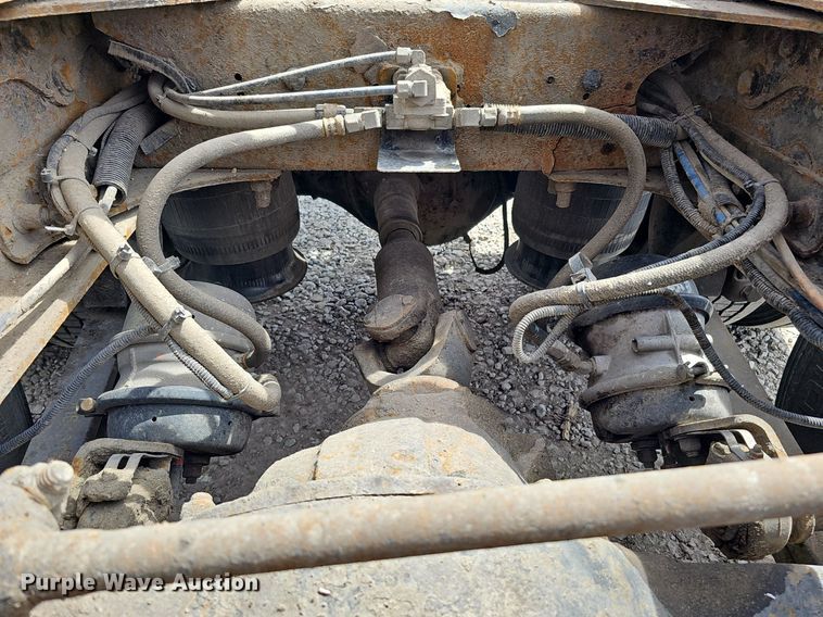 image for item DQ8693 1999 Freightliner Century Class semi truck