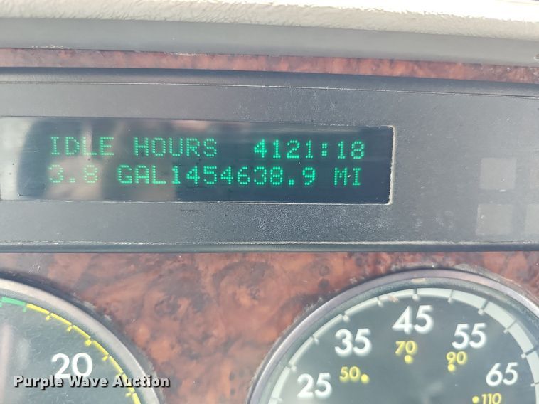 image for item DQ8693 1999 Freightliner Century Class semi truck