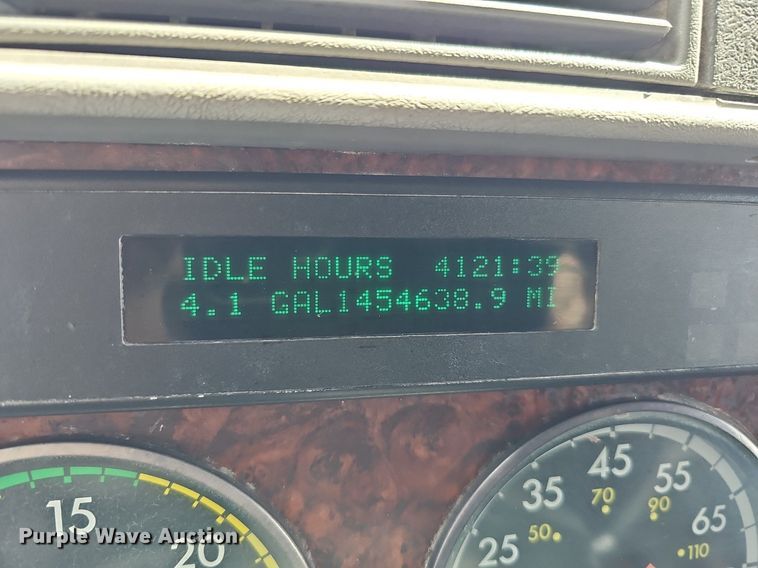 image for item DQ8693 1999 Freightliner Century Class semi truck