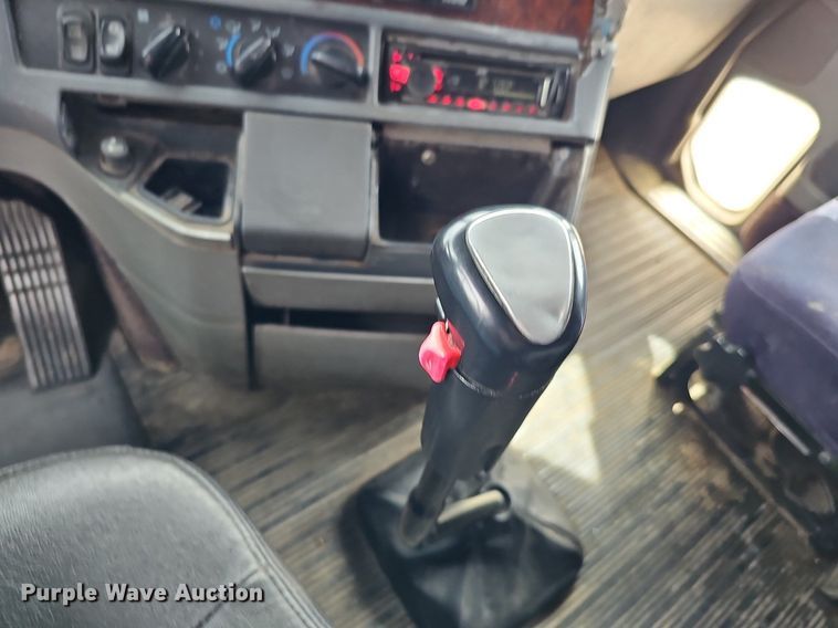 image for item DQ8693 1999 Freightliner Century Class semi truck