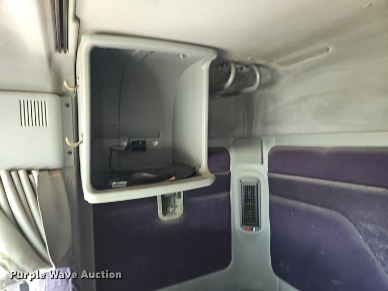 image for item DQ8693 1999 Freightliner Century Class semi truck