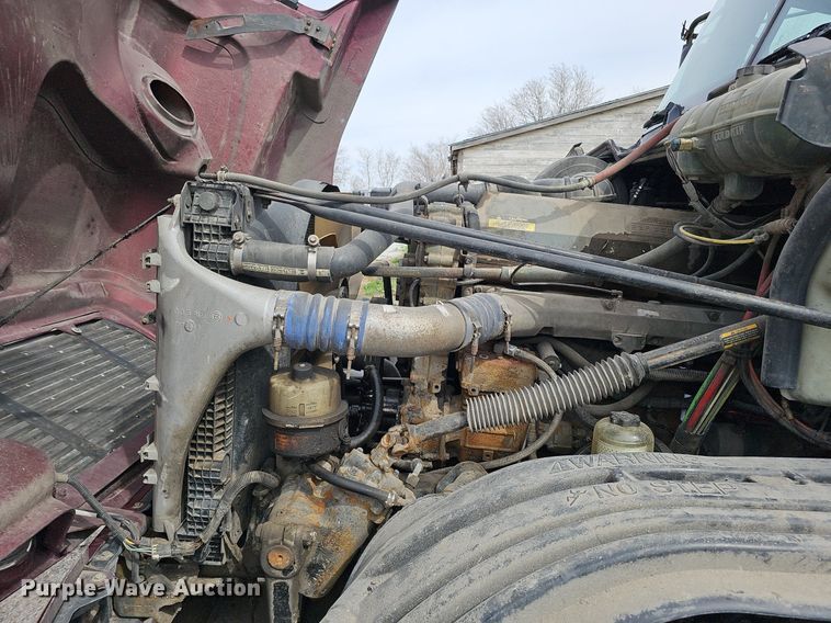 image for item DQ8693 1999 Freightliner Century Class semi truck