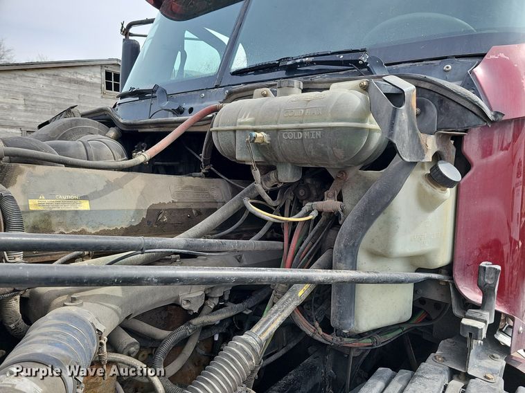 image for item DQ8693 1999 Freightliner Century Class semi truck