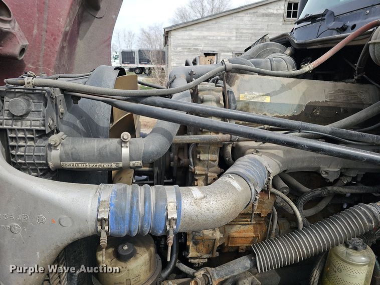 image for item DQ8693 1999 Freightliner Century Class semi truck