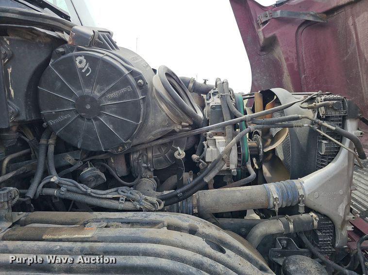 image for item DQ8693 1999 Freightliner Century Class semi truck