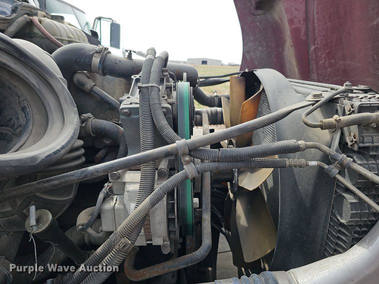 image for item DQ8693 1999 Freightliner Century Class semi truck