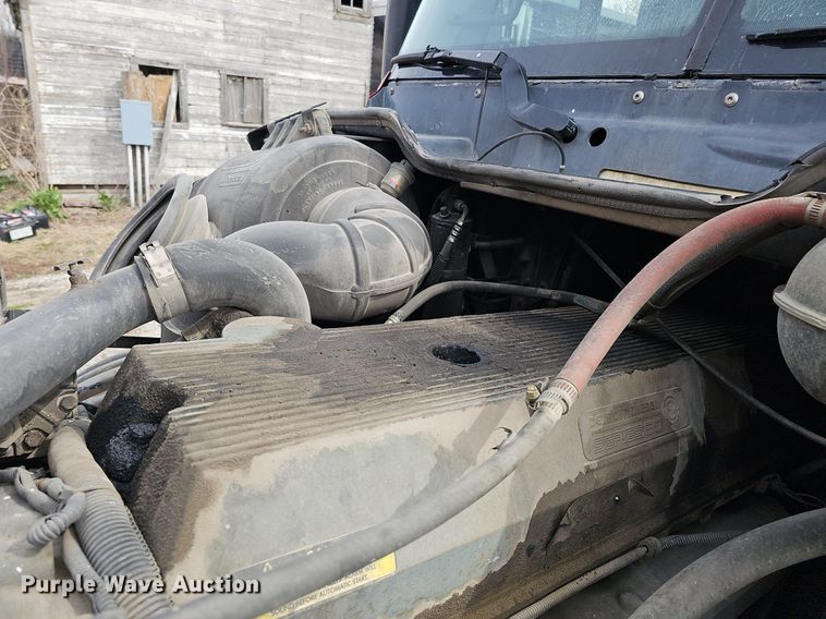 image for item DQ8693 1999 Freightliner Century Class semi truck