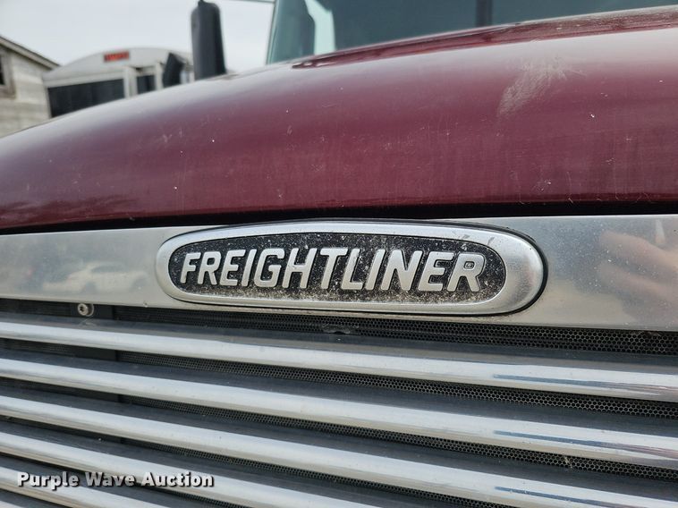 image for item DQ8693 1999 Freightliner Century Class semi truck