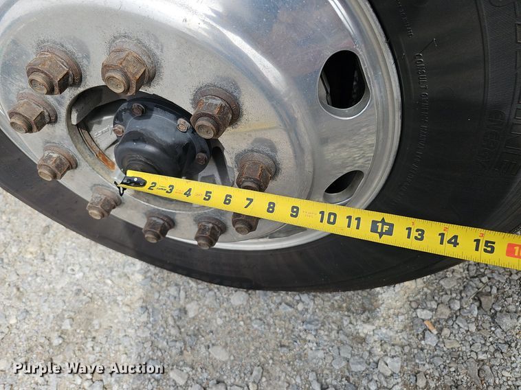 image for item DQ8693 1999 Freightliner Century Class semi truck