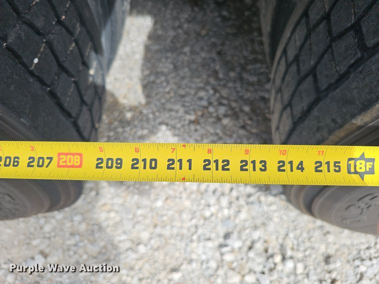 image for item DQ8693 1999 Freightliner Century Class semi truck