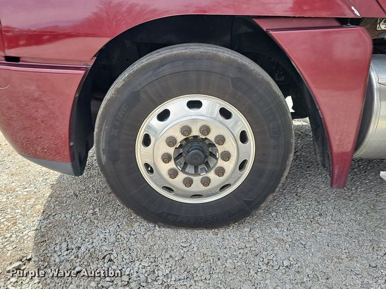 image for item DQ8693 1999 Freightliner Century Class semi truck