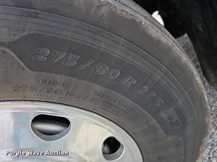 image for item DQ8693 1999 Freightliner Century Class semi truck