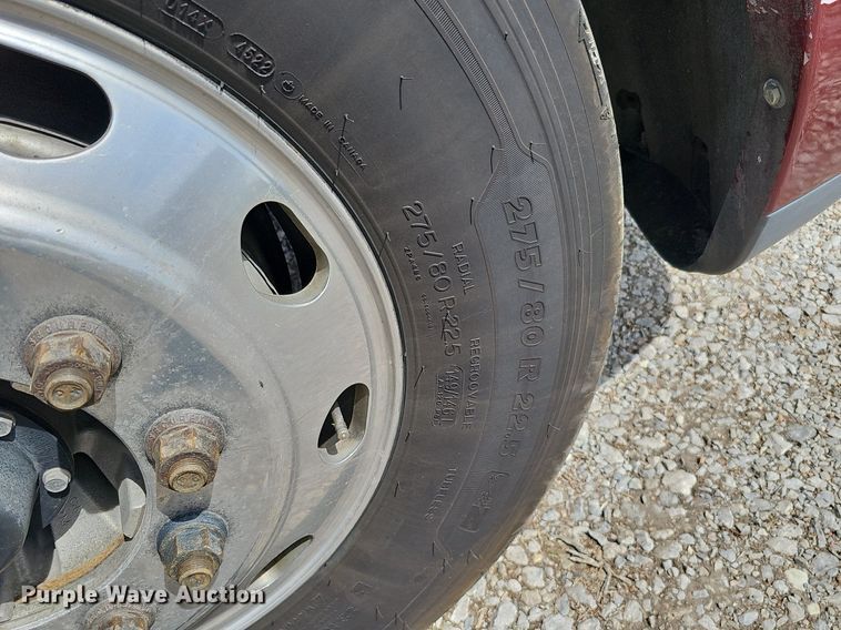 image for item DQ8693 1999 Freightliner Century Class semi truck