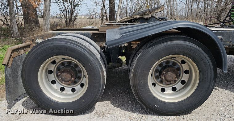 image for item DQ8693 1999 Freightliner Century Class semi truck