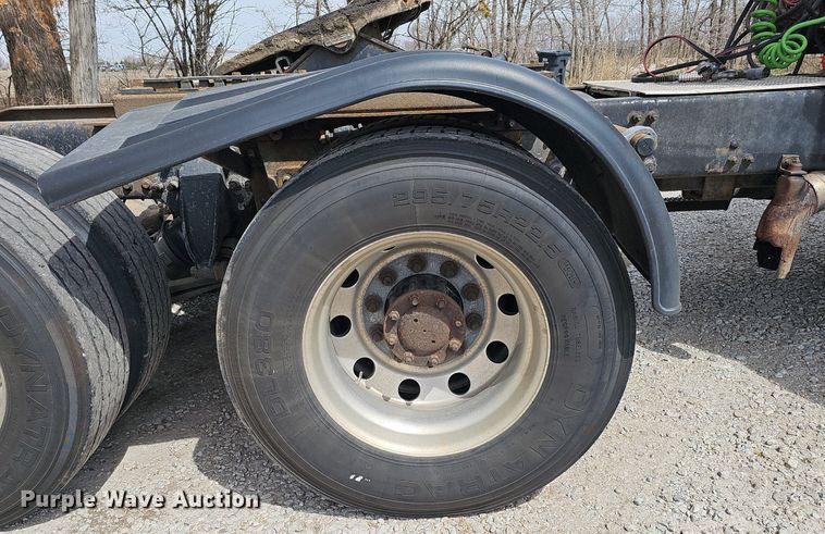 image for item DQ8693 1999 Freightliner Century Class semi truck