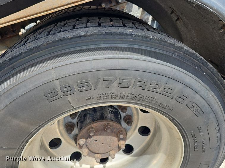 image for item DQ8693 1999 Freightliner Century Class semi truck