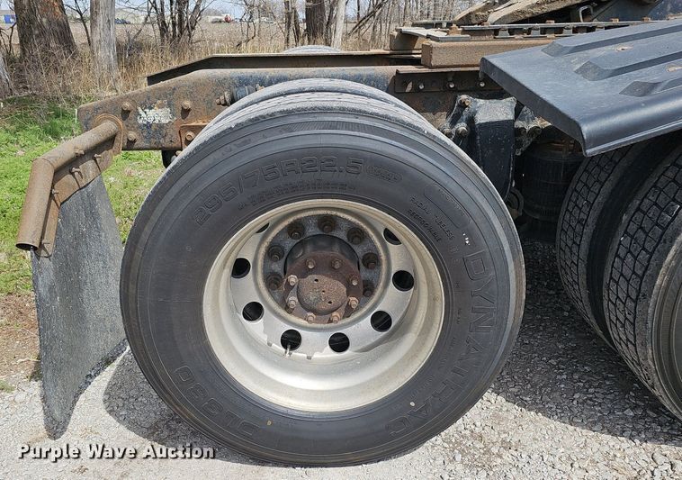 image for item DQ8693 1999 Freightliner Century Class semi truck