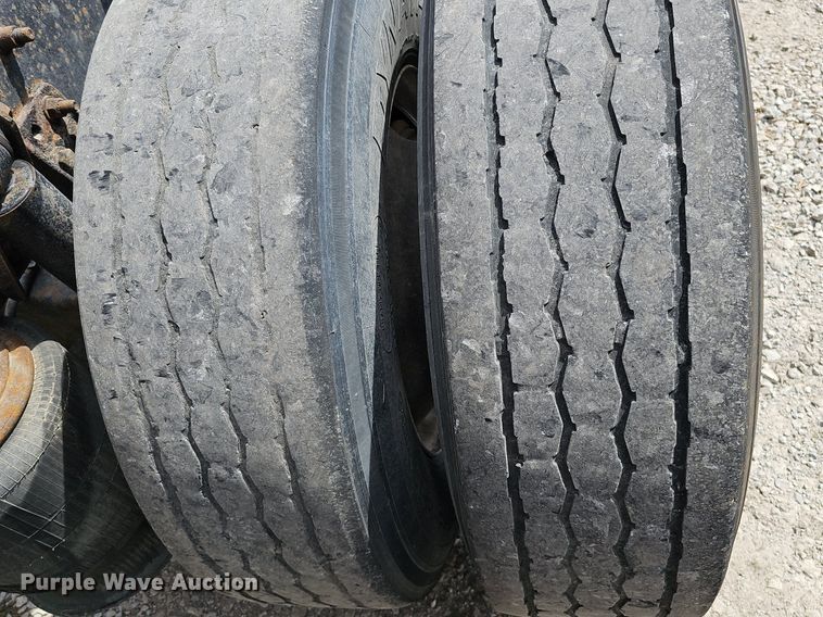 image for item DQ8693 1999 Freightliner Century Class semi truck