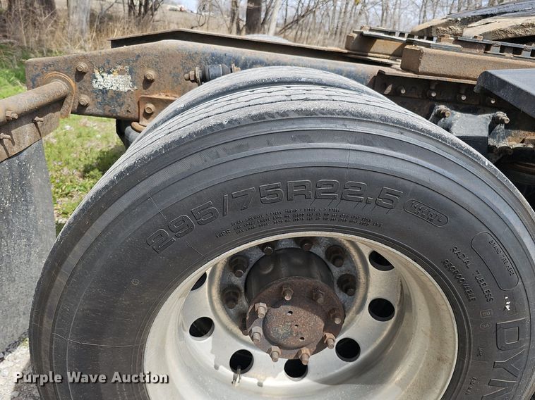 image for item DQ8693 1999 Freightliner Century Class semi truck