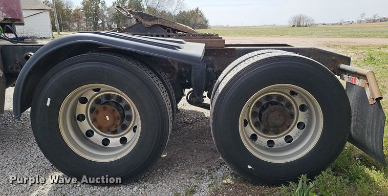 image for item DQ8693 1999 Freightliner Century Class semi truck