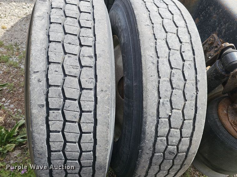 image for item DQ8693 1999 Freightliner Century Class semi truck