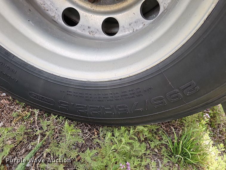 image for item DQ8693 1999 Freightliner Century Class semi truck