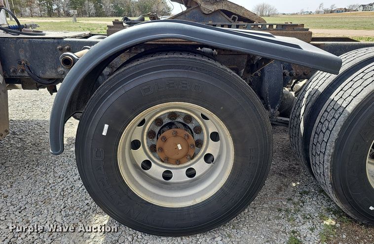 image for item DQ8693 1999 Freightliner Century Class semi truck