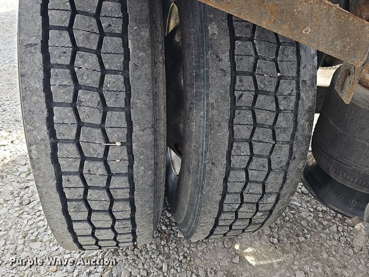 image for item DQ8693 1999 Freightliner Century Class semi truck