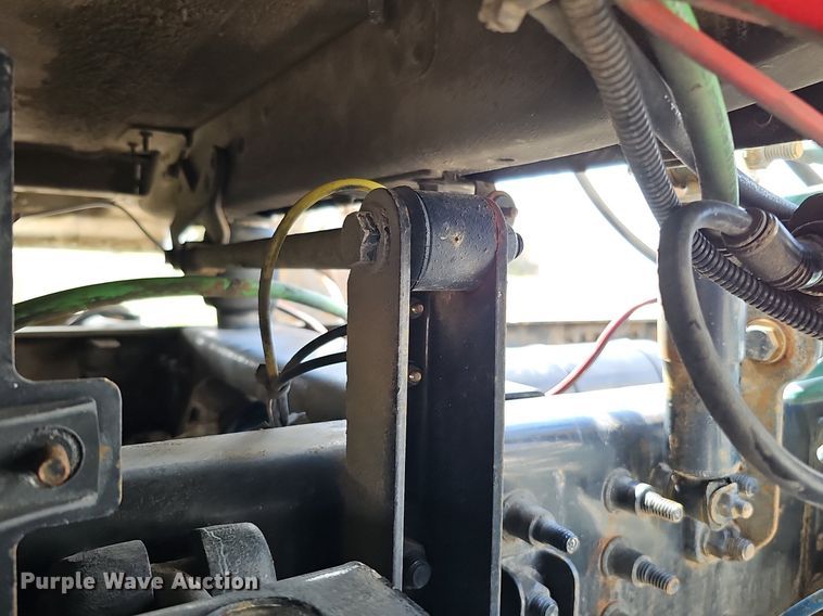 image for item DQ8694 2015 Freightliner Cascadia 125 semi truck