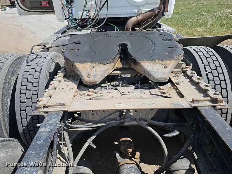 image for item DQ8694 2015 Freightliner Cascadia 125 semi truck