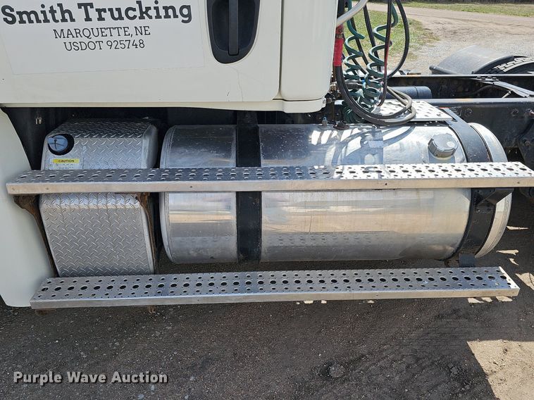 image for item DQ8694 2015 Freightliner Cascadia 125 semi truck