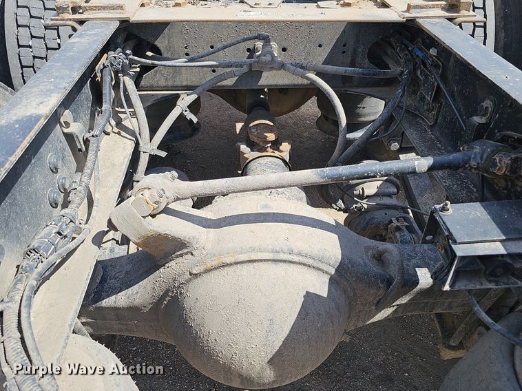 image for item DQ8694 2015 Freightliner Cascadia 125 semi truck