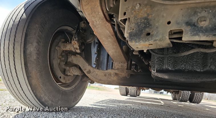 image for item DQ8694 2015 Freightliner Cascadia 125 semi truck