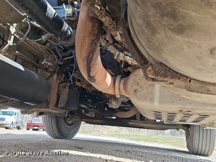 image for item DQ8694 2015 Freightliner Cascadia 125 semi truck