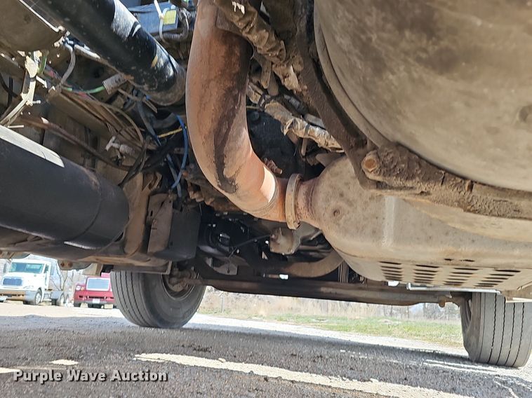 image for item DQ8694 2015 Freightliner Cascadia 125 semi truck